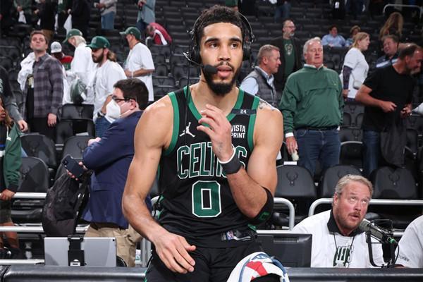 WTT总决赛：王曼昱4-2战胜张本美和，晋级八强（WTT总决赛：王曼昱4比2力克张本美和，挺进八强）