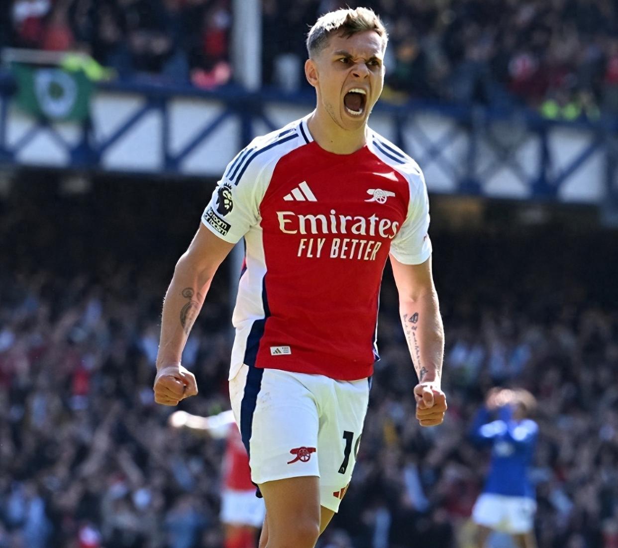 利物浦1-1无奈丢分，切尔西1-3爆冷翻车，阿森纳稳坐英超榜首（利物浦1-1憾平，切尔西1-3爆冷失利，阿森纳继续领跑英超积分榜）