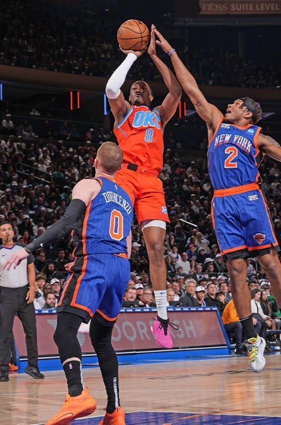 杨瀚森遭伊迪击倒，斯普利特怒喷裁判吃技犯（杨瀚森被伊迪放倒，斯普利特抗议判罚遭吹技犯）