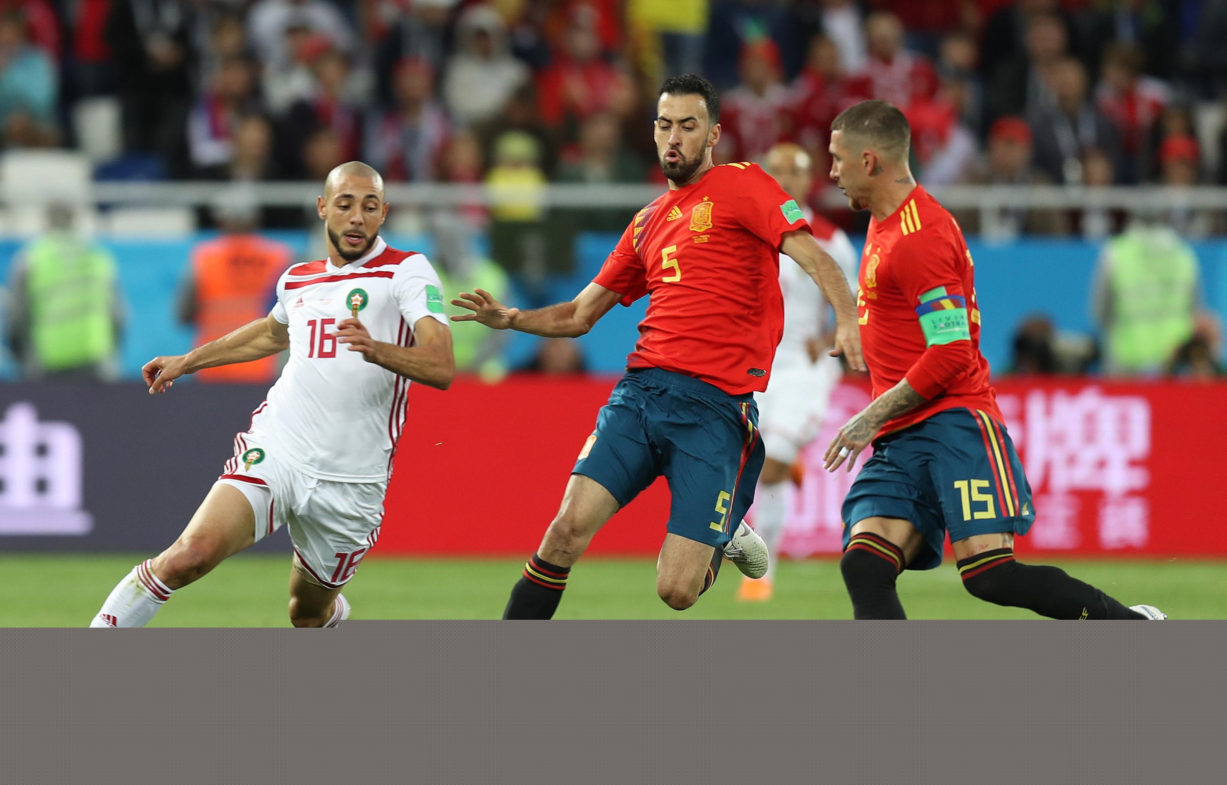 近200名精英骑手相聚成都东安湖 国际马联二星级赛事开赛（近200位顶尖骑手齐聚成都东安湖 国际马联二星级赛事鸣枪开赛）