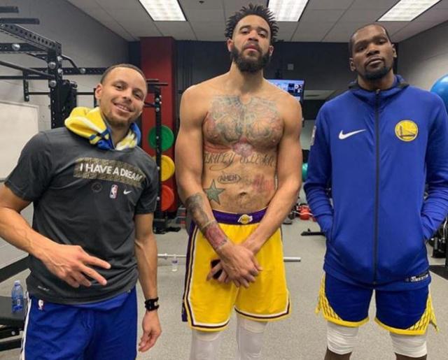 NBA战报：哈登55分创快船队史新高，快船131-116轻取黄蜂（快船131-116击败黄蜂，哈登55分刷新队史纪录）