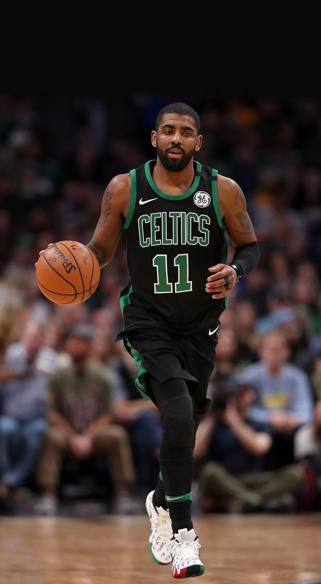 阿根廷球员看女儿球赛时与他人发生争执，被汽车钥匙刺伤头部（阿根廷球员观看女儿比赛与人起冲突，头部被车钥匙刺伤）