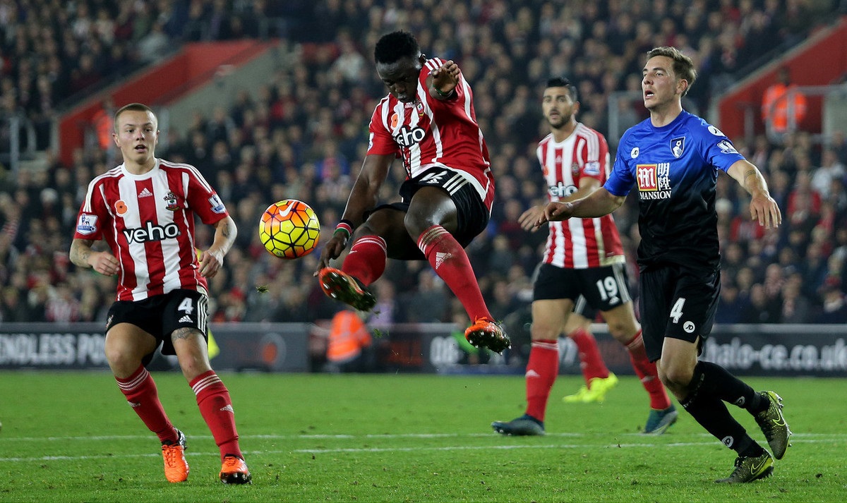 半场战报：亚特兰大1-0佛罗伦萨，德凯特拉雷助攻奥迪隆破僵（半场战报：亚特兰大1-0领先佛罗伦萨，德凯特拉雷助攻奥迪隆先拔头筹）