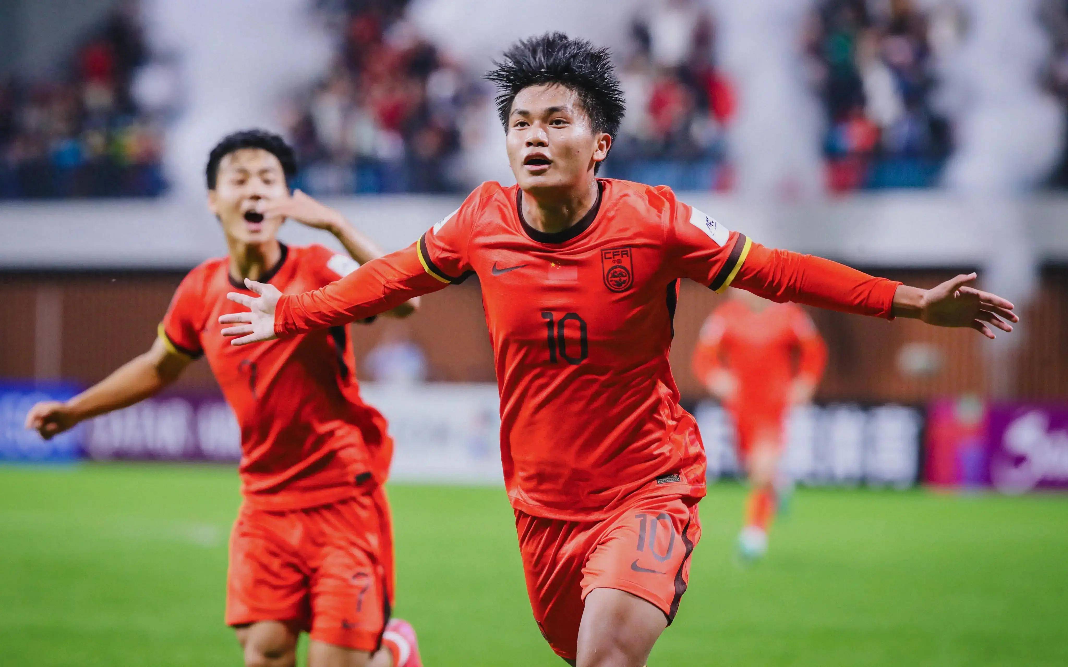 马卡：费兰曾与莫拉塔沟通穿西班牙7号球衣，后者表示支持（马卡：费兰就穿西班牙7号征询莫拉塔，获对方支持）