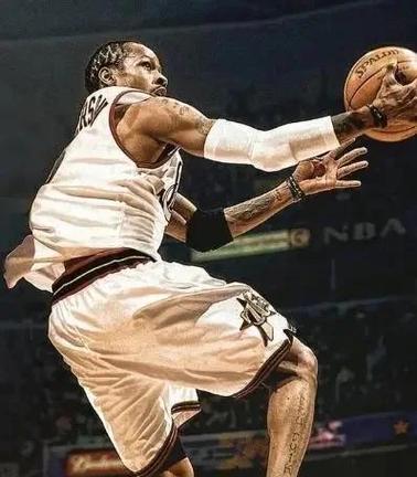 德转评年度最佳左边锋：迪亚斯、KK、拉菲尼亚、维尼修斯入围（德转年度最佳左边锋候选出炉：迪亚斯、KK、拉菲尼亚、维尼修斯在列）