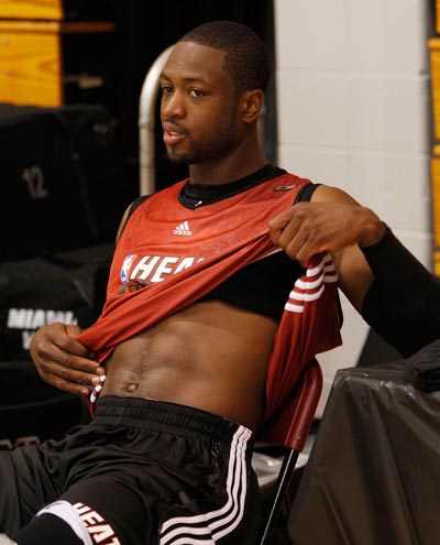 CCTV5+直播曼城vs桑德兰：福登脚头正热 曼城以攻代守全取3分（CCTV5+直播曼城对阵桑德兰：福登状态火热，曼城以攻制守力取三分）