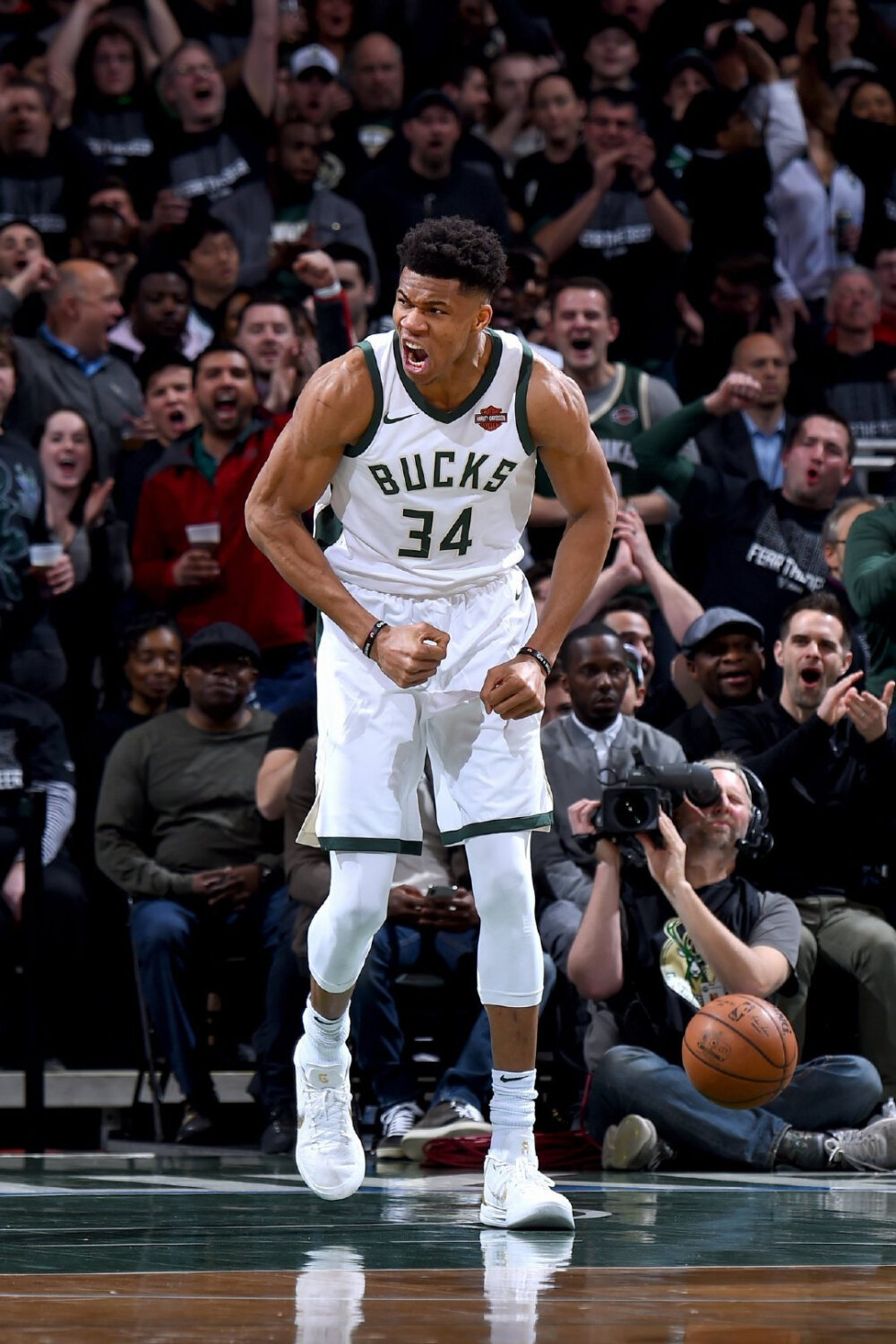 太阳战雷霆伤病报告：布克出战成疑，哈尔滕施泰因等因伤缺席（太阳vs雷霆伤情更新：布克出战存疑，哈尔滕施泰因等因伤缺阵）