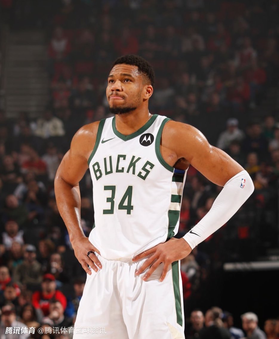 爷青回，维耶里社媒晒与大罗、巴乔、托蒂、卡纳瓦罗等人合照（经典重聚！维耶里社媒晒与大罗、巴乔、托蒂、卡纳瓦罗等传奇合影）