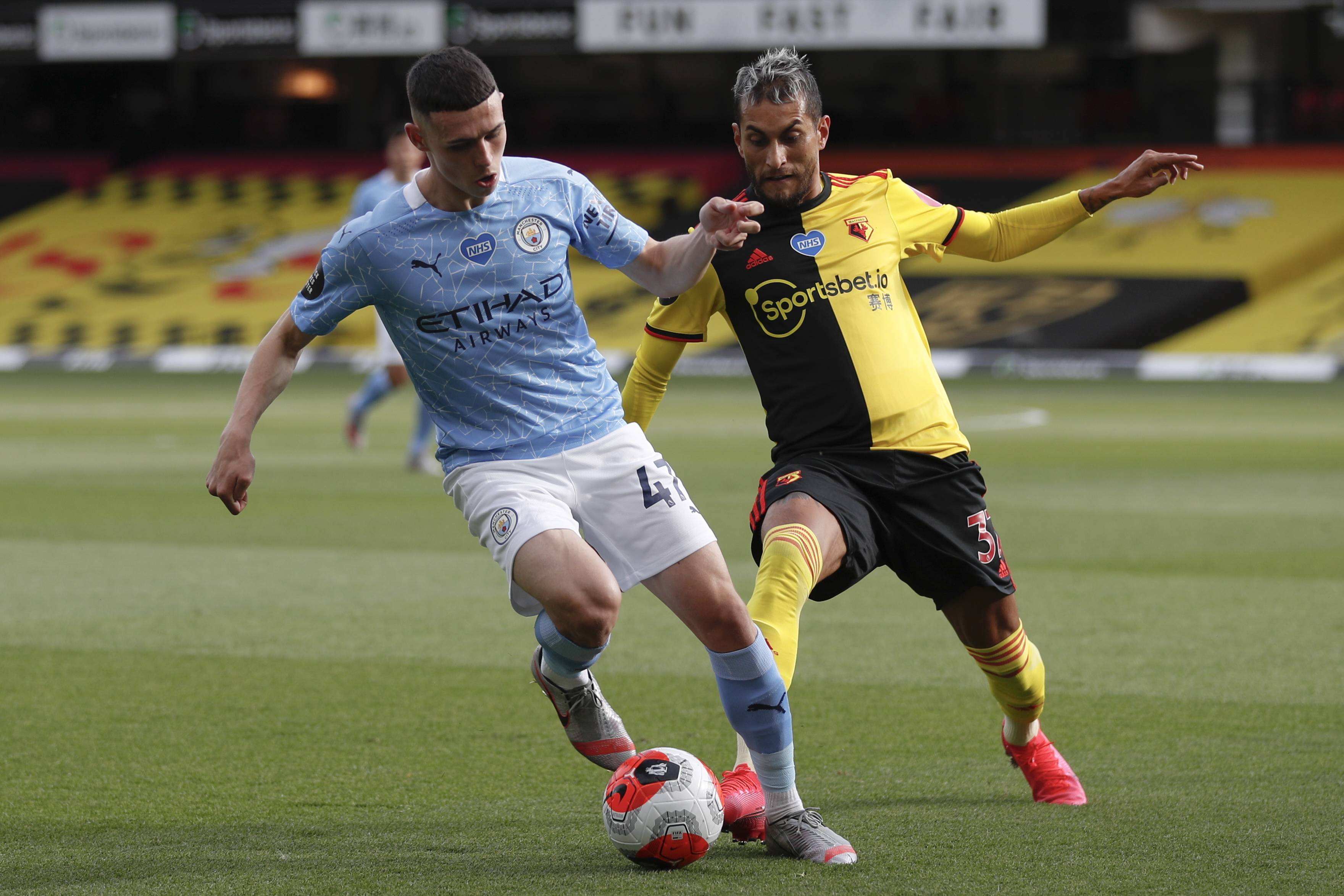 篮球湖人球员场上表现赢得媒体好评（湖人球员赛场发挥获媒体赞誉）