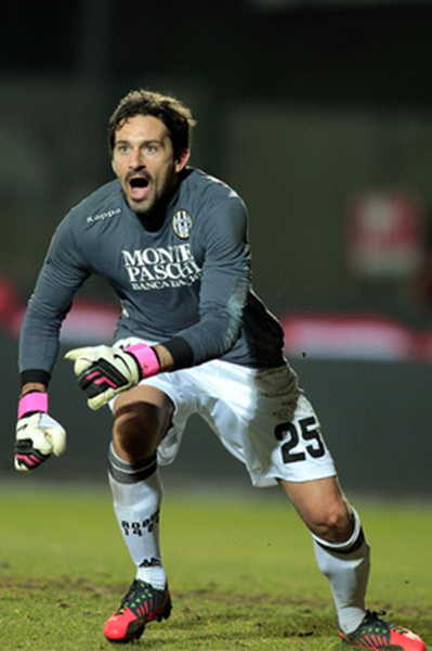 太阳报：英格兰女足门将基廷因未缴纳汽车税被罚款（《太阳报》称英格兰女足门将基廷因车税欠缴遭罚款）