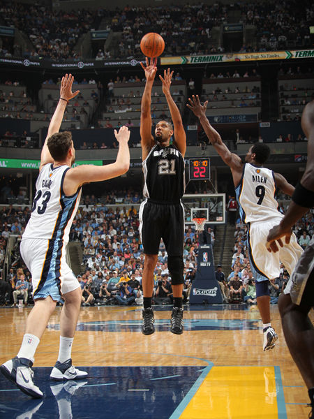 迈尼昂在加比亚社媒动态下留言，后者回复：请续约（迈尼昂现身加比亚社媒留言，加比亚回应：续约吧）