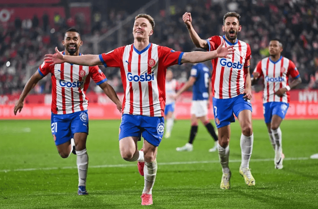 曼联拉什福德进球助球队连胜（拉什福德建功助曼联豪取连胜）