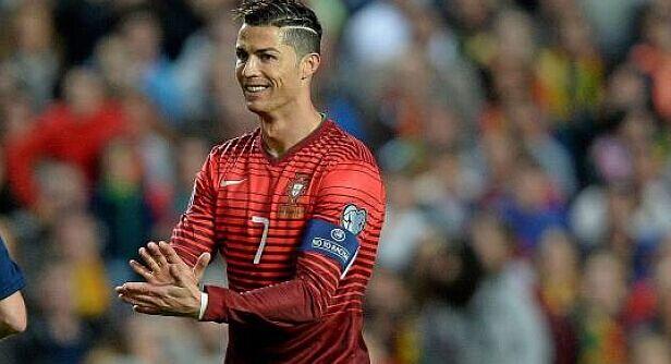 前锋连续助攻，团队配合默契（锋线连送妙传，团队默契十足）