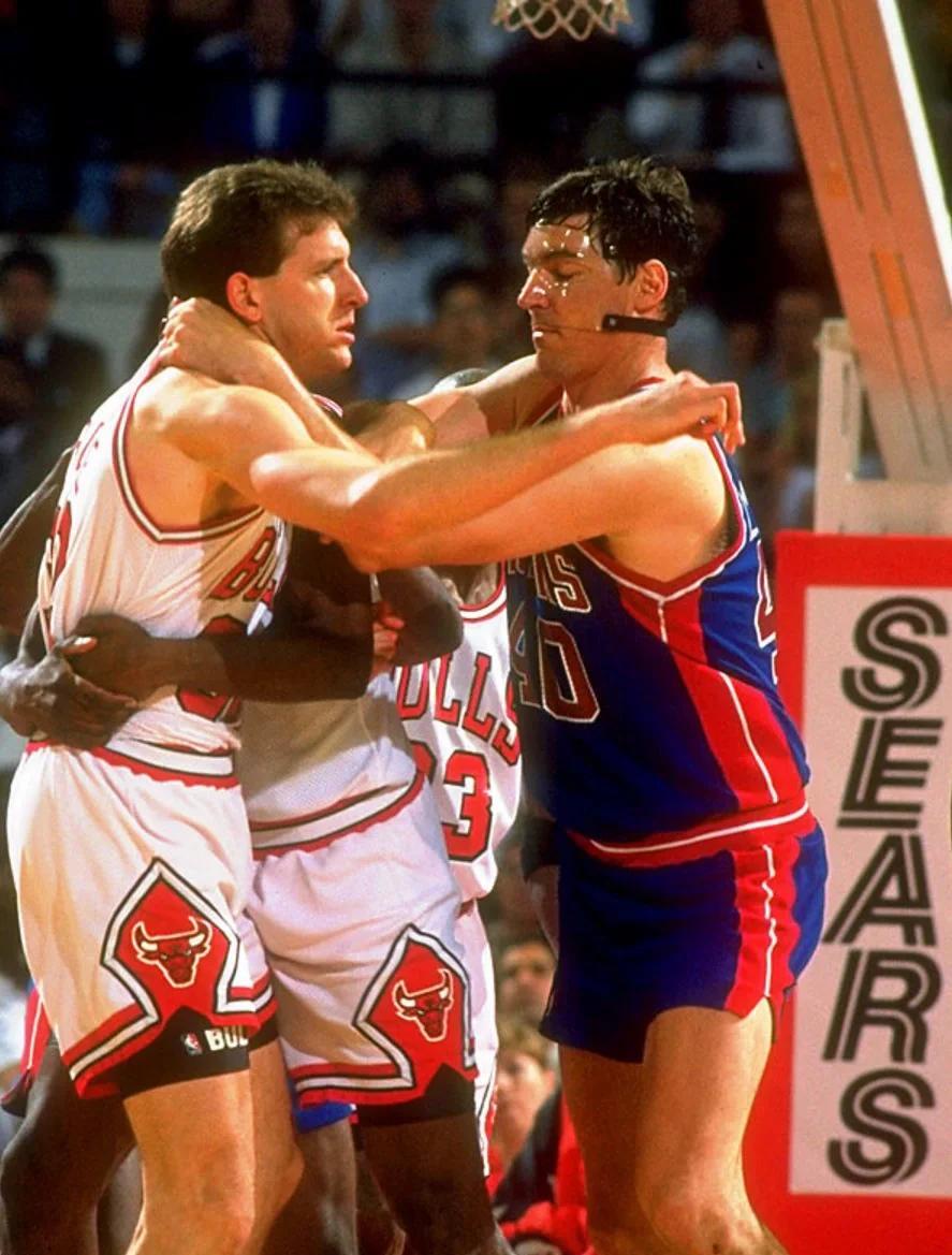 马克西半场18分2抢断，带队领先22分打爆勇士（马克西半场轰18分2断，率队早早建立22分领先痛击勇士）