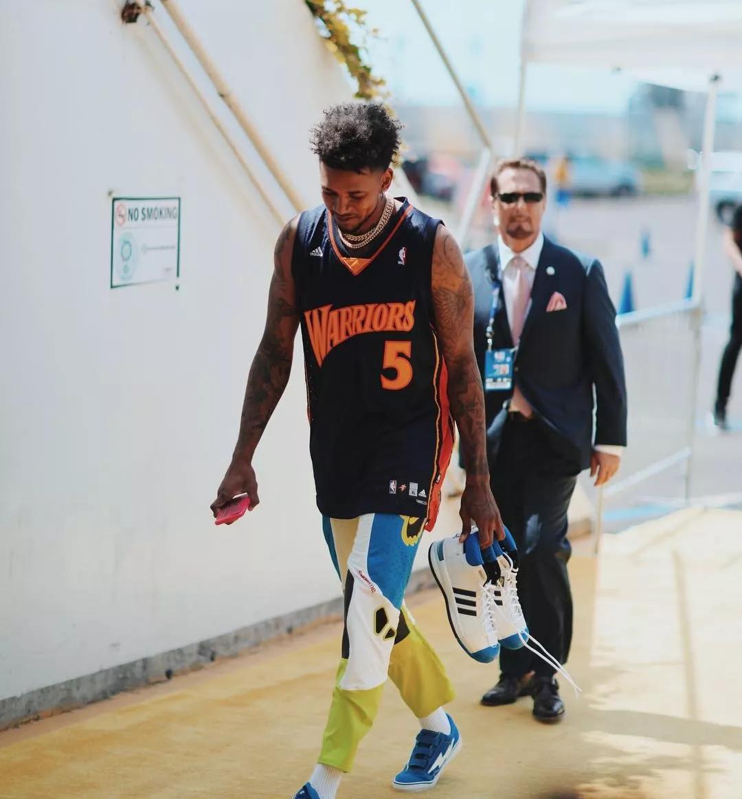 少一人的切尔西让阿森纳犯难，英超争冠从来不乏拼桌的（十人切尔西令阿森纳犯难，英超争冠向来不缺搅局者）