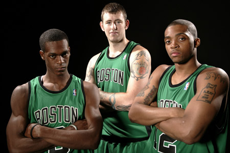 埃贝尔：我们还在与于帕进行续约谈判；诺伊尔应该去踢世界杯（埃贝尔：与于帕续约仍在推进；诺伊尔理应参加世界杯）