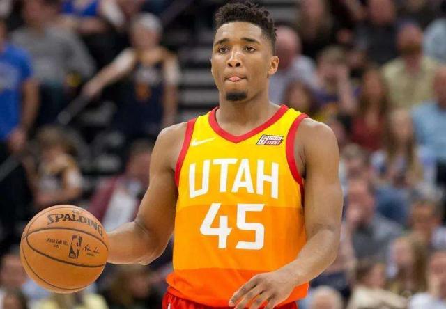 意甲英超两场焦点战，AC米兰和曼联都是大热门？小心冷门！（意甲与英超双焦点之战：AC米兰、曼联虽是热门，仍要当心爆冷）