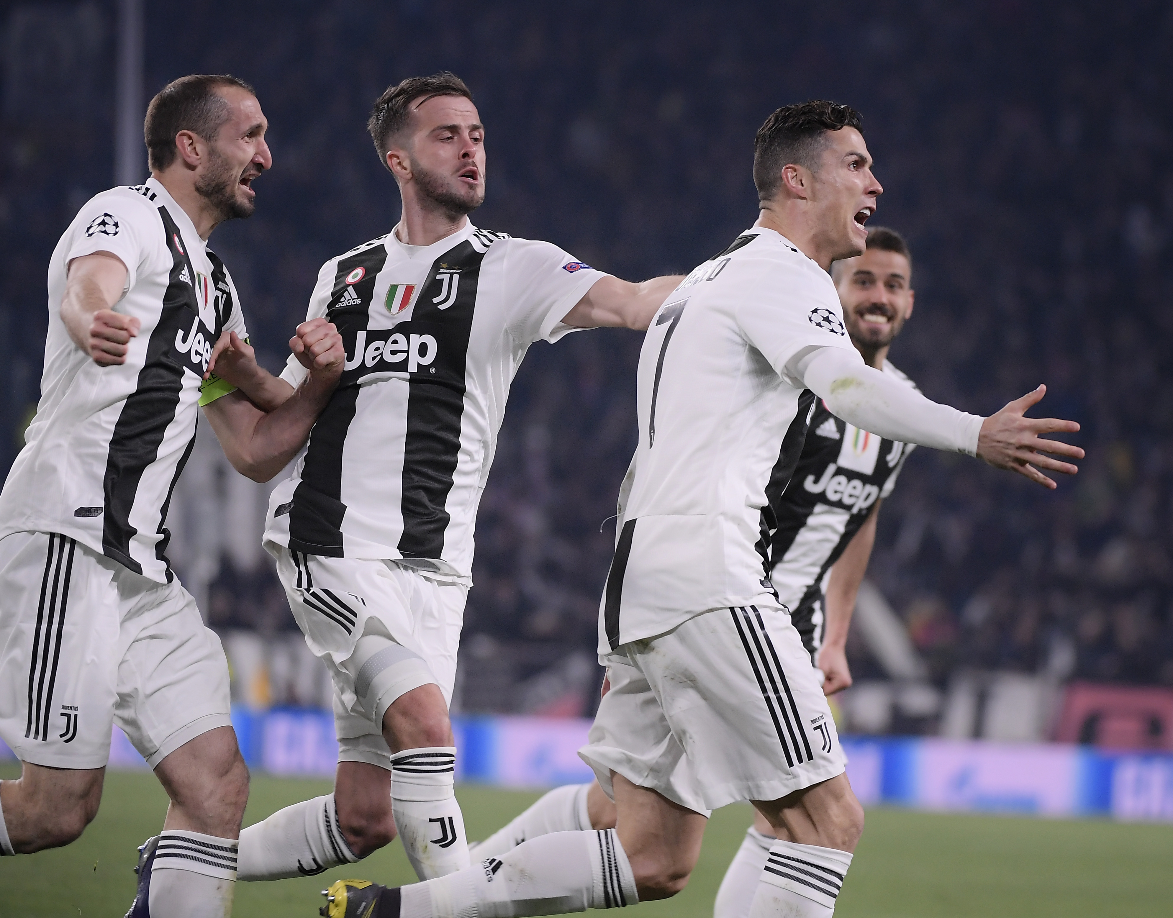 卡萨诺：长远看只有国米和那不勒斯争冠，而米兰会掉链子的（卡萨诺：长远看，冠军之争只在国米与那不勒斯之间，米兰会掉链子）